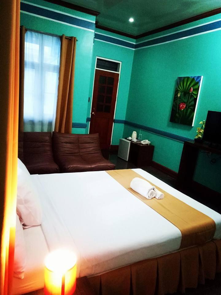 Villa Jhoana Resort Angono Room photo